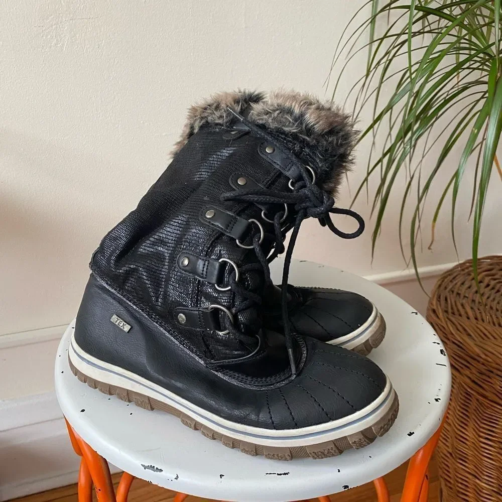 Women's Black Winter Boots with Faux Fur Trim Size 7
